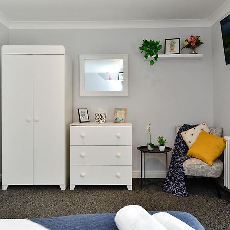 Free Parking - Heart Of The City - Superb Townhouse & Garden - Peaceful Area But Only 5Min Walk To Beach, Shops, Bars, Arena, Marina, Parks Суонзи Екстериор снимка