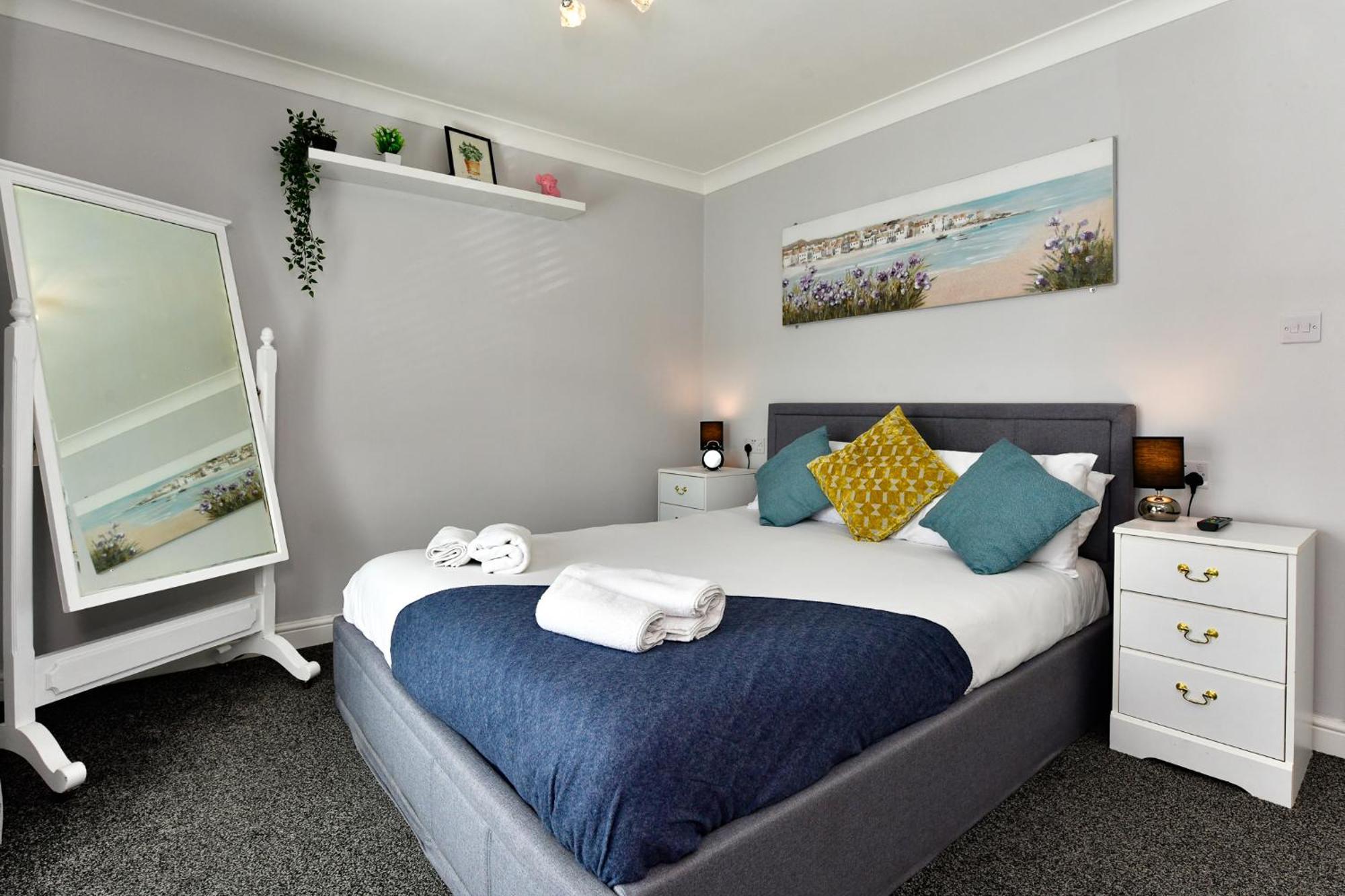 Free Parking - Heart Of The City - Superb Townhouse & Garden - Peaceful Area But Only 5Min Walk To Beach, Shops, Bars, Arena, Marina, Parks Суонзи Екстериор снимка