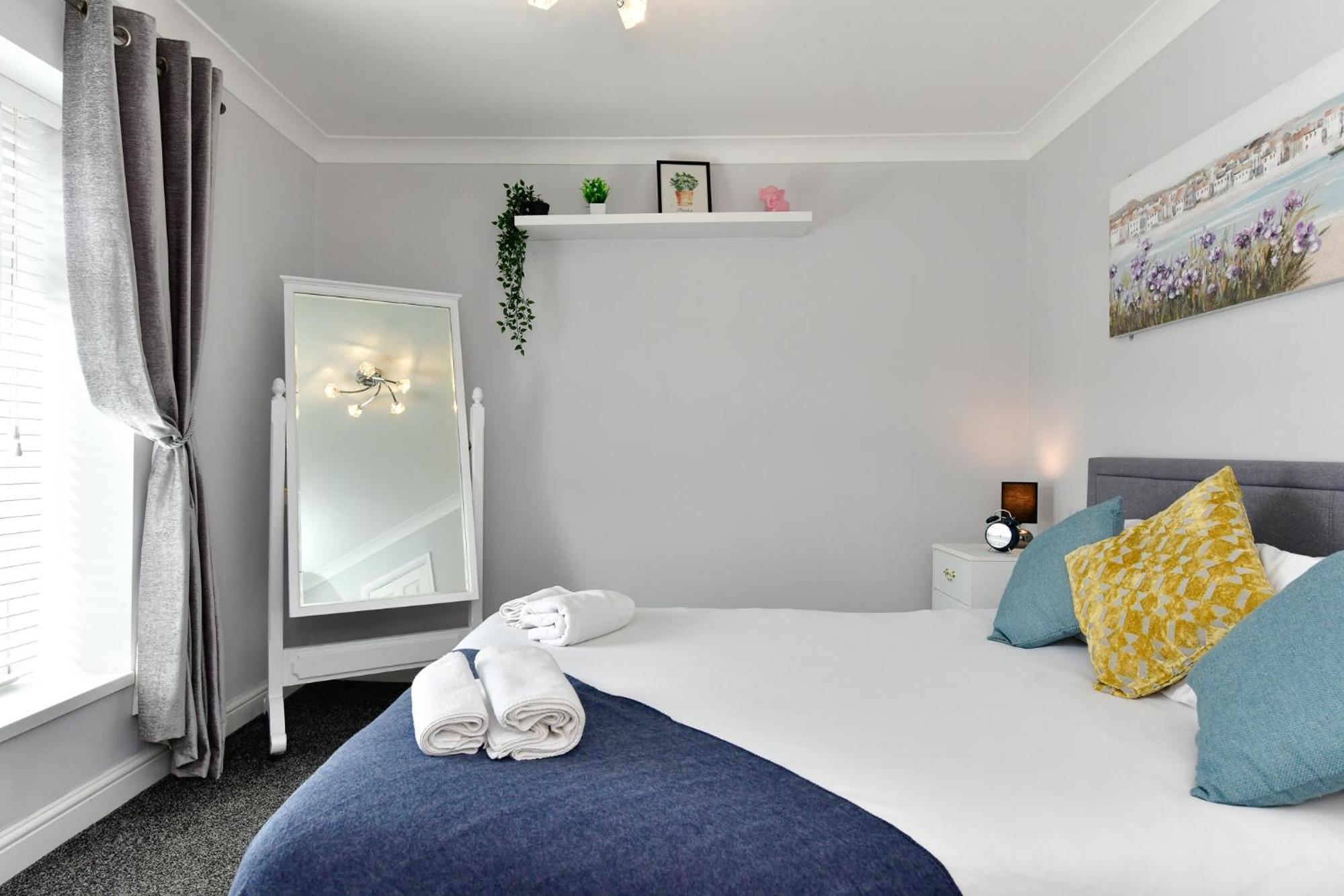 Free Parking - Heart Of The City - Superb Townhouse & Garden - Peaceful Area But Only 5Min Walk To Beach, Shops, Bars, Arena, Marina, Parks Суонзи Екстериор снимка