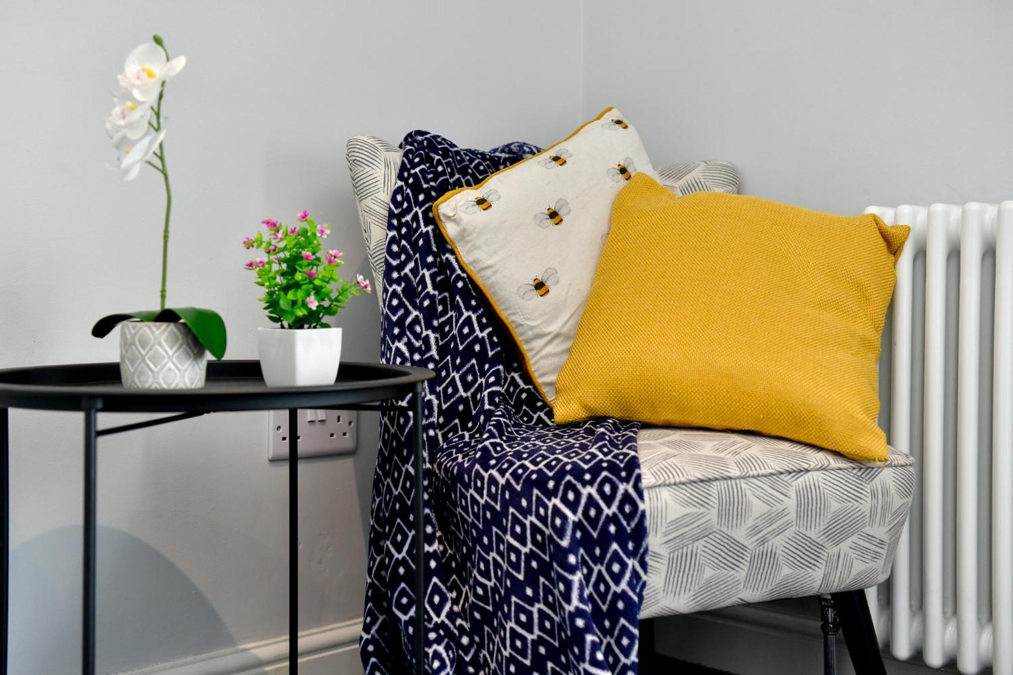 Free Parking - Heart Of The City - Superb Townhouse & Garden - Peaceful Area But Only 5Min Walk To Beach, Shops, Bars, Arena, Marina, Parks Суонзи Екстериор снимка
