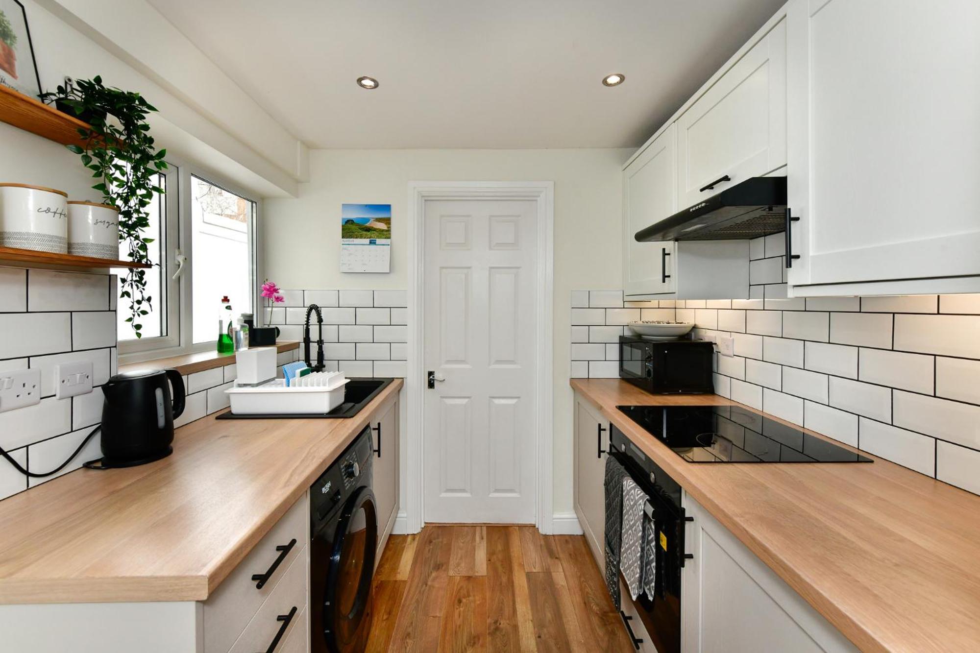 Free Parking - Heart Of The City - Superb Townhouse & Garden - Peaceful Area But Only 5Min Walk To Beach, Shops, Bars, Arena, Marina, Parks Суонзи Екстериор снимка