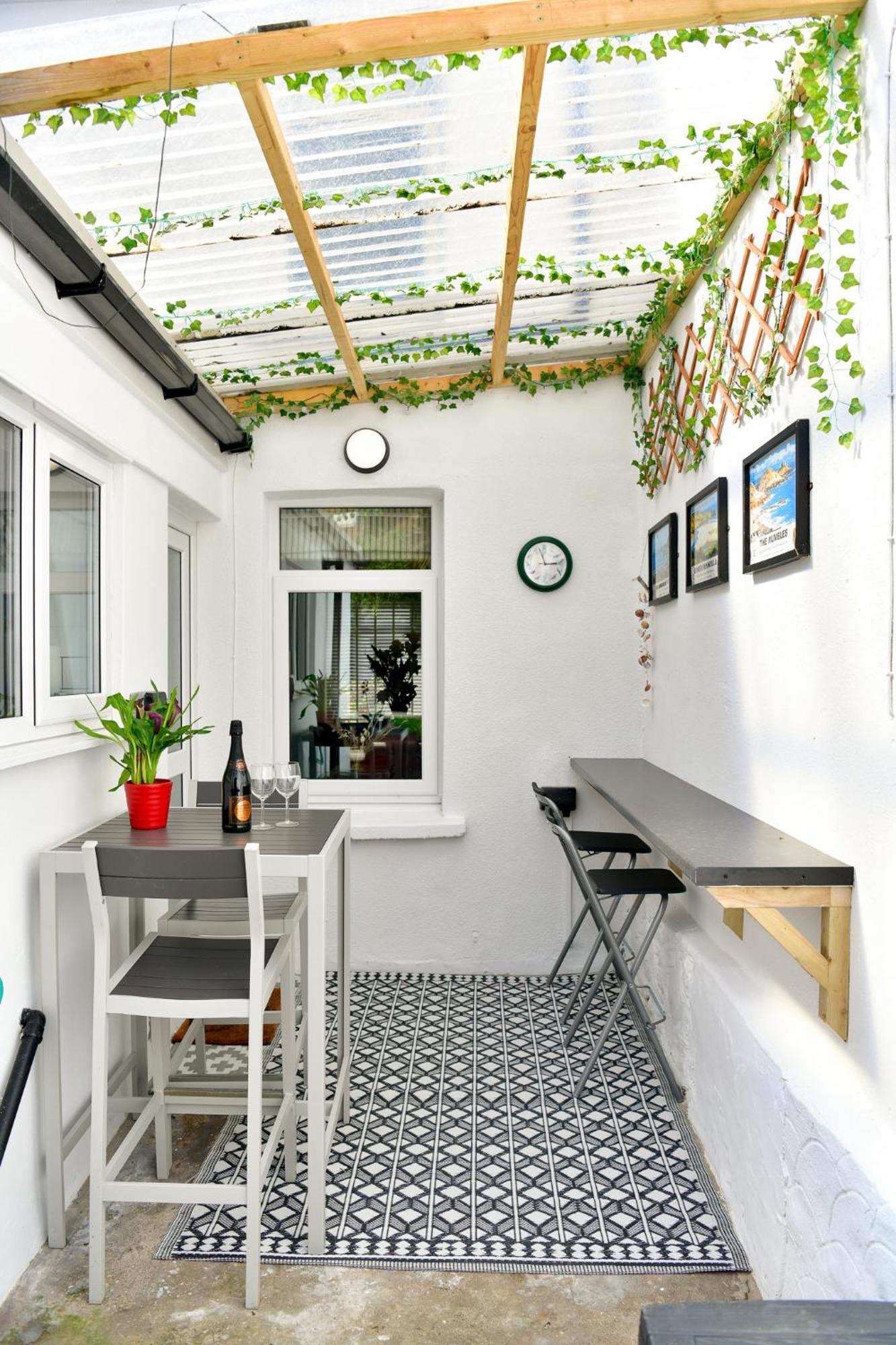 Free Parking - Heart Of The City - Superb Townhouse & Garden - Peaceful Area But Only 5Min Walk To Beach, Shops, Bars, Arena, Marina, Parks Суонзи Екстериор снимка